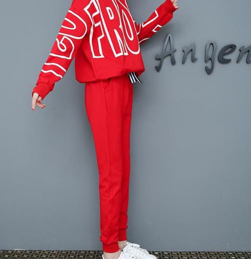 秋季里抵御寒风的套装：让套装来温暖你的秋天（图）