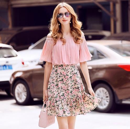 蕾丝花朵条纹连衣裙搭配:6款打造夏日小清新 蕾丝花朵条纹连衣裙搭配:6款打造夏日小清新