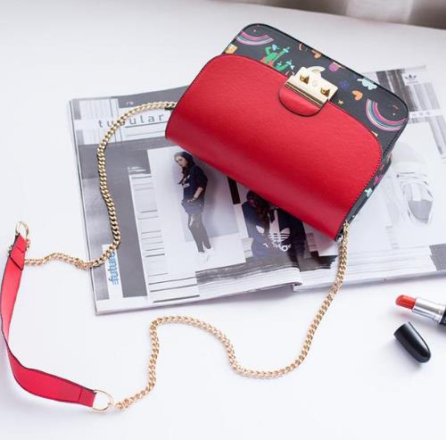 今年流行这几款单肩包：链条单肩小方包推荐（图）