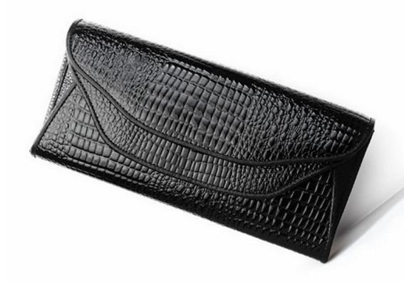 皮铆钉中长款手拿包搭配：浪漫奢华手拿包推荐