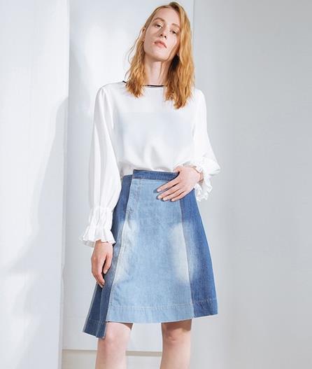 喇叭袖衬衫搭配不规则半身裙：青春减龄神器分享