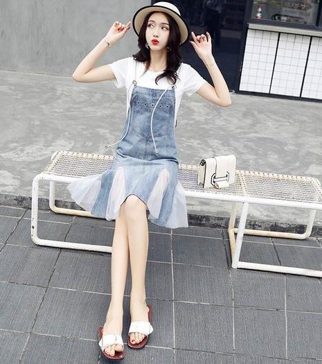 喇叭袖衬衫搭配不规则半身裙：青春减龄神器分享