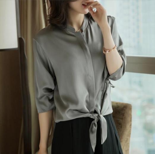 包臀裙搭配桑蚕丝刺绣衬衫:展现女性的知性优雅 包臀裙搭配桑蚕丝刺绣衬衫:展现女性的知性优雅