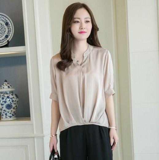 包臀裙搭配桑蚕丝刺绣衬衫:展现女性的知性优雅 包臀裙搭配桑蚕丝刺绣衬衫:展现女性的知性优雅