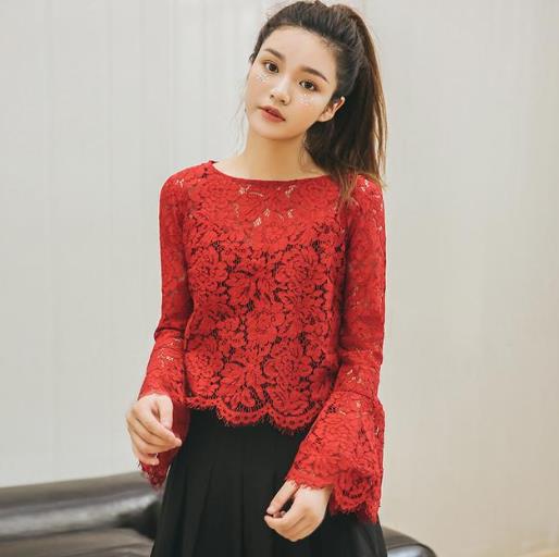 镂空半身裙搭配花朵蕾丝上衣:彰显性感女神范儿 镂空半身裙搭配花朵蕾丝上衣:彰显性感女神范儿