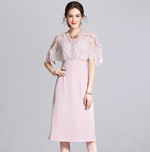 牛仔裤搭配喇叭袖镂空衬衫:时尚甜美衬衫分享 牛仔裤搭配喇叭袖镂空衬衫:时尚甜美衬衫分享