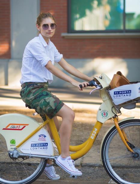 迷彩裤和什么t恤搭配：穿出街头范儿(图)