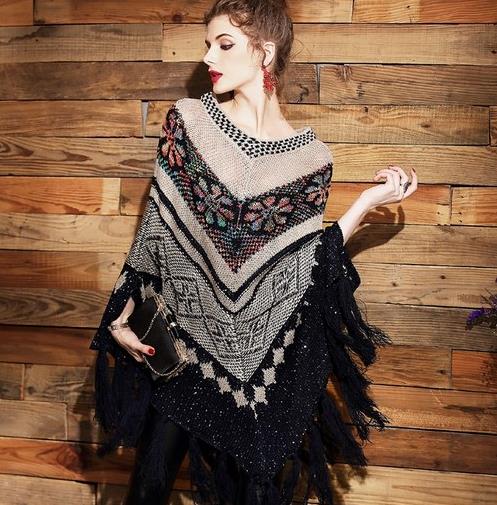 流苏短裙搭配V领针织套头衫：时尚又性感（图）