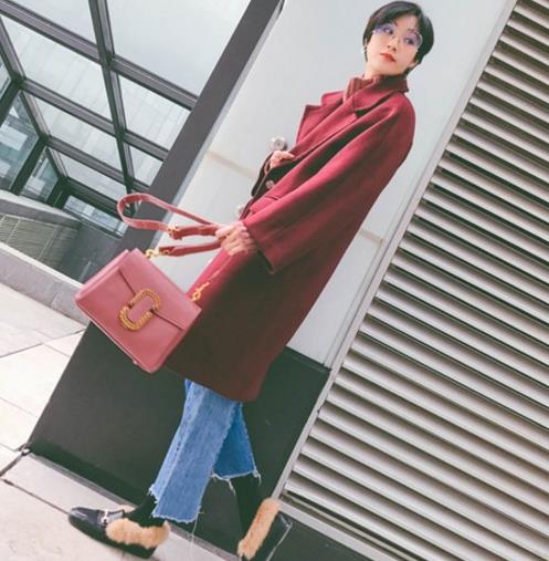 彰显小女人魅力的几款链条锁扣小方包搭配推荐（图）