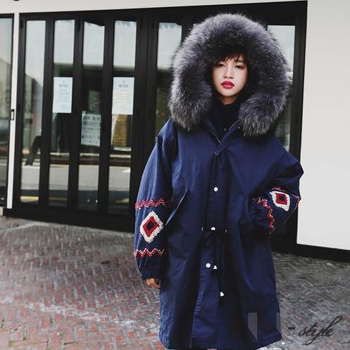 真毛连帽绣花棉外套怎么搭配才彰显韩流新潮(图) 真毛连帽绣花棉外套怎么搭配才彰显韩流新潮(图)