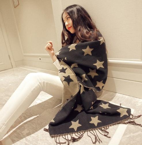 纯色长方形流苏围巾的多种围法：时尚优雅（图）