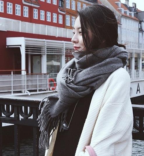 纯色长方形流苏围巾的多种围法：时尚优雅（图）