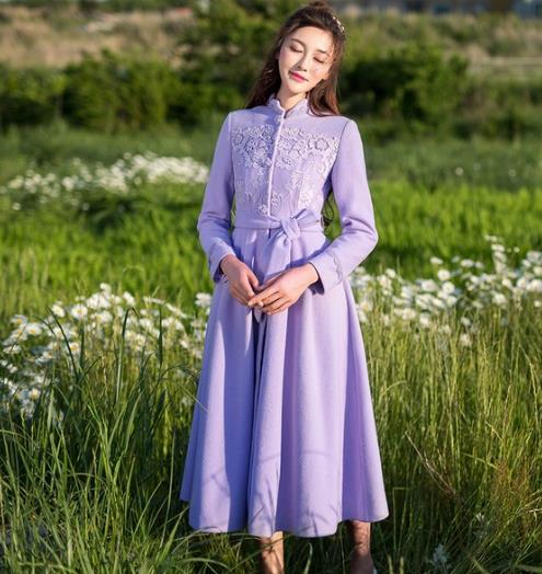 蕾丝拼接毛呢外套搭配连衣裙：时髦洋气甜美风（图）