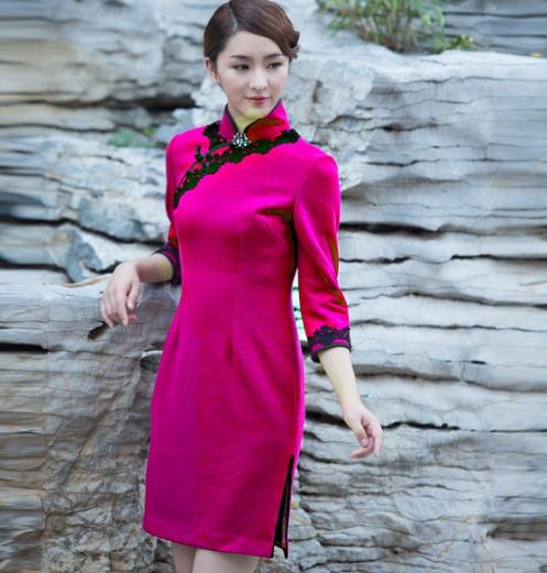 蕾丝拼接毛呢外套搭配连衣裙：时髦洋气甜美风（图）