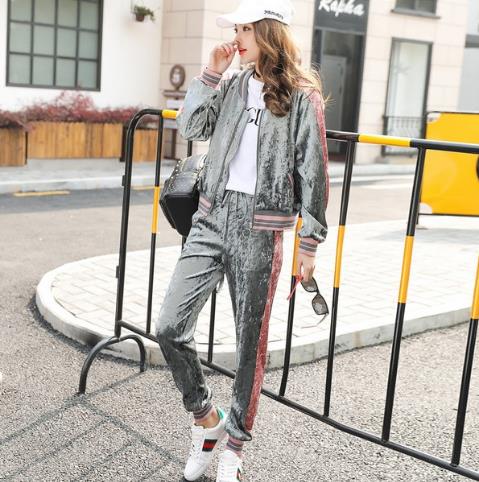 秋天必定很出彩的套装：金丝绒撞色套装推荐（图）