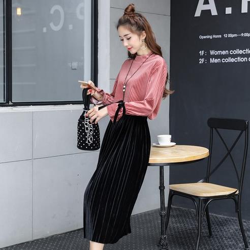 蕾丝背带裙两件套搭配链条包:性感又时尚(图) 蕾丝背带裙两件套搭配链条包:性感又时尚(图)