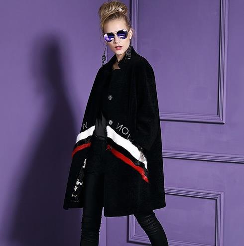 羊剪绒拼接皮草大衣搭配：6款大衣彰显知性大气（图）