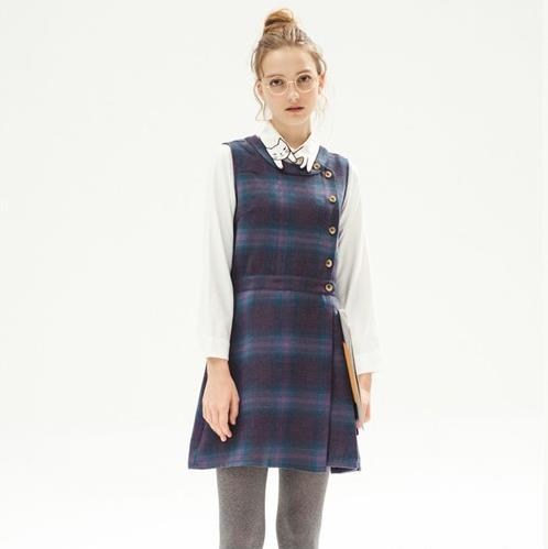 针织连衣裙是秋冬的宠儿:纯色针织连衣裙搭配(图) 针织连衣裙是秋冬的宠儿:纯色针织连衣裙搭配(图)