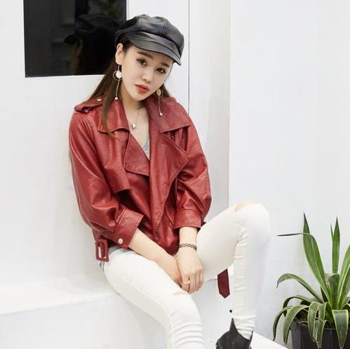 拉链翻领夹克外套搭配网纱裙：帅气又甜美（图）