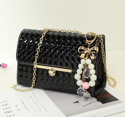 镶钻花朵链条小方包推荐:仙气十足小方包分享 镶钻花朵链条小方包推荐:仙气十足小方包分享