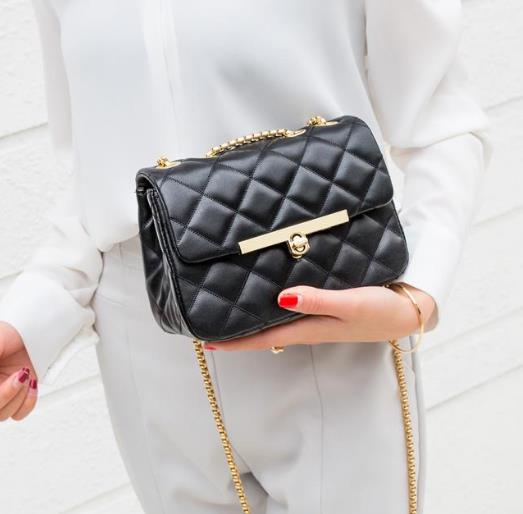 镶钻花朵链条小方包推荐:仙气十足小方包分享 镶钻花朵链条小方包推荐:仙气十足小方包分享