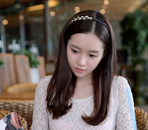 金丝边缠绕发箍的多种搭配：时尚甜美发箍必备（图）