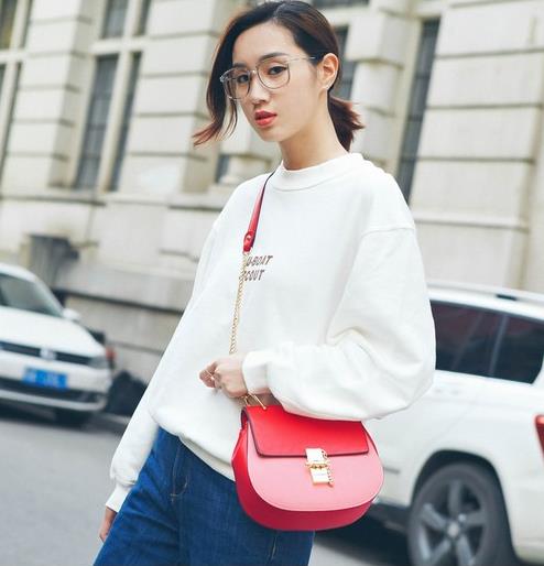 头层牛皮迷你单肩水桶包:时尚百搭水桶包推荐(图) 头层牛皮迷你单肩水桶包:时尚百搭水桶包推荐(图)