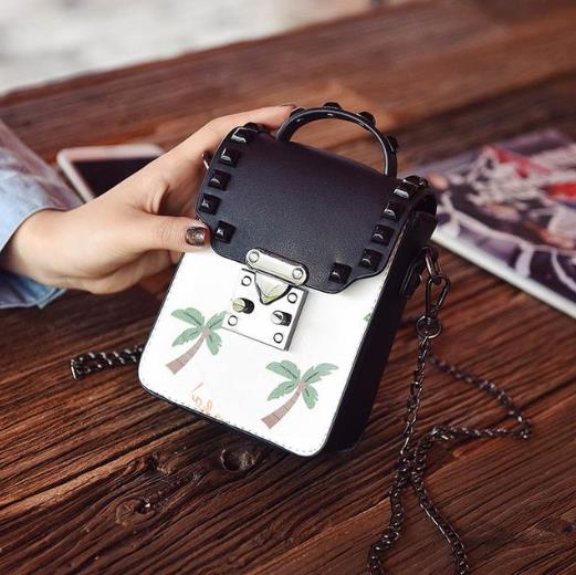 镶钻花朵链条小方包推荐：仙气十足小方包分享