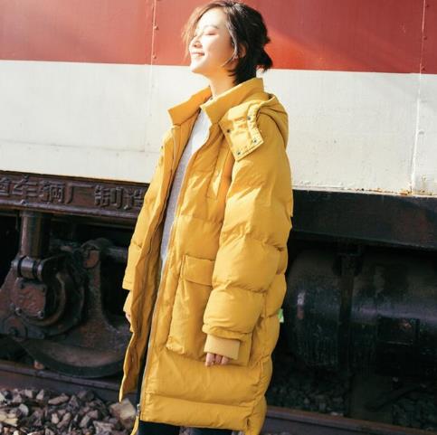 中长款连帽加厚外套搭配：俏皮减龄外套推荐（图）