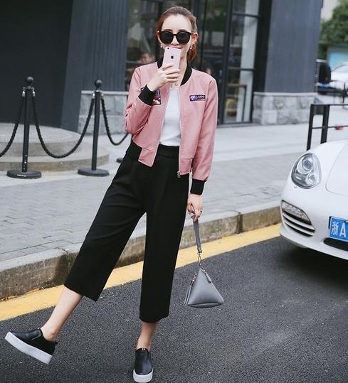 双排扣修身拼接流苏风衣怎么搭配：女人味十足（图）