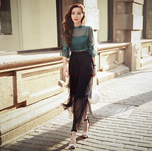 下摆收口翻领小棉袄搭配半身裙：文艺范十足（图）