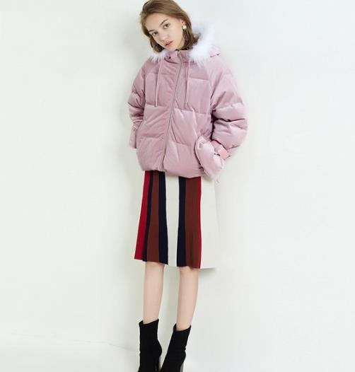 新季羽绒已上线：丝绒毛领长款羽绒服搭配推荐（图）