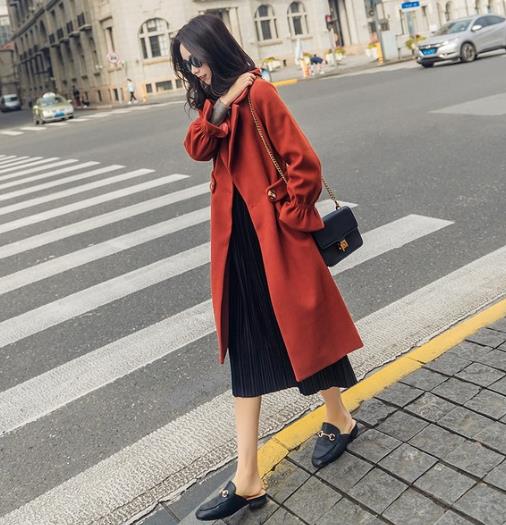 翻领一粒扣毛呢外套搭配连衣裙：显高显瘦（图）