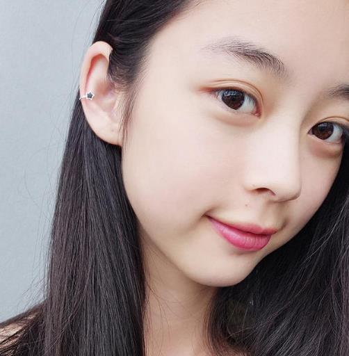 明星同款爱心耳环搭配：4款耳环打造高雅时尚气质