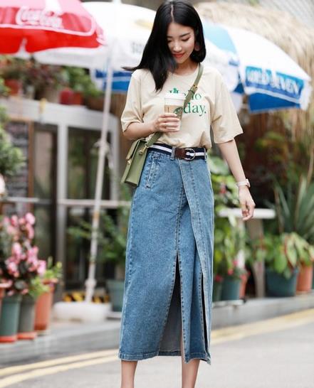中袖牛仔连衣长裙搭配板鞋：凸显高挑清雅窈窕（图）