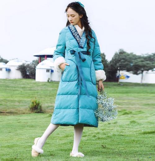 冬季新款小立领刺绣羽绒服：简约休闲文艺范（图）