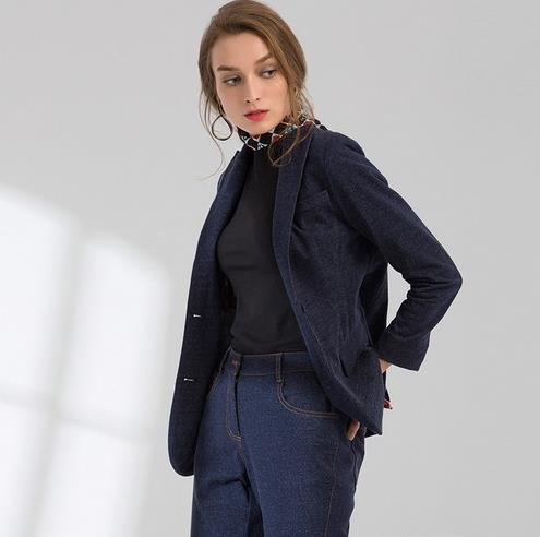 灯笼袖修身毛呢外套：6款外套演绎奢华复古风（图）