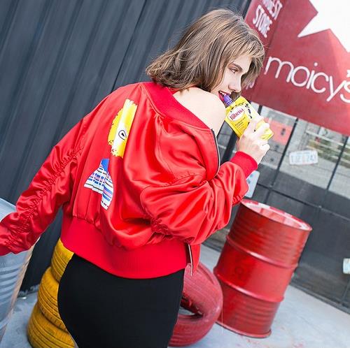 灯笼袖修身毛呢外套：6款外套演绎奢华复古风（图）