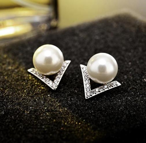 明星同款圈圈水晶珍珠耳钉搭配：时尚显气质（图）