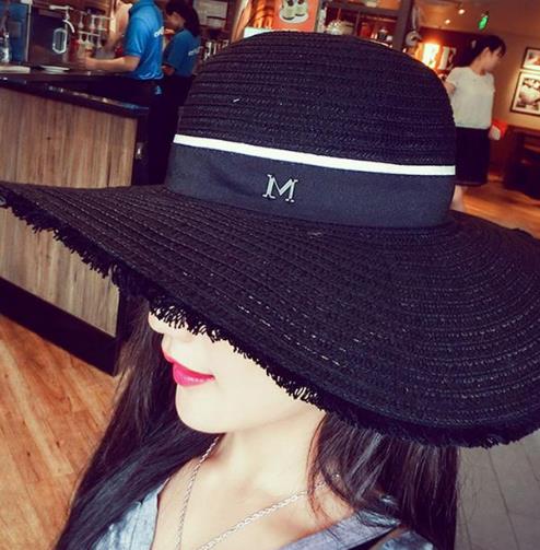 好看又实用的几款配饰：黑色简约锁骨链搭配（图）