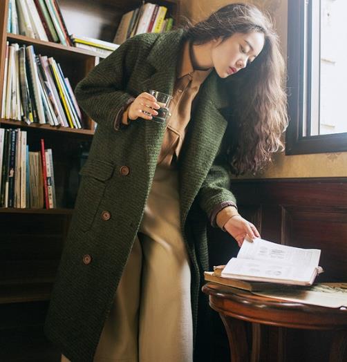 金丝绒加绒连衣裙怎么搭配外套彰显优雅气质（图）