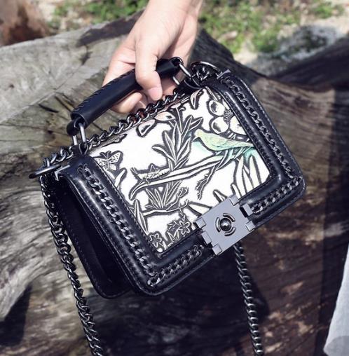 流苏百搭水桶包的多种搭配:简约复古水桶包推荐 流苏百搭水桶包的多种搭配:简约复古水桶包推荐