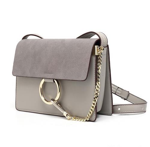 明星同款拼接圆环小方包搭配：简约时尚又高端（图）