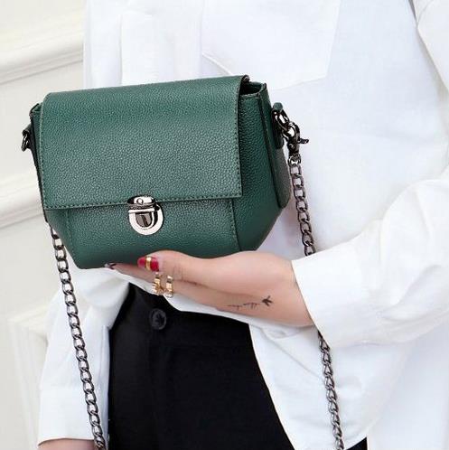 明星同款拼接圆环小方包搭配：简约时尚又高端（图）