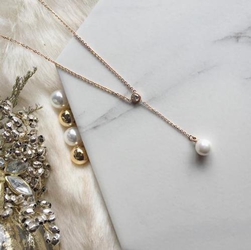 玫瑰金珍珠吊坠项链搭配：时尚项链优雅迷人（图）