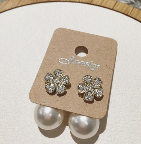 玫瑰金珍珠吊坠项链搭配：时尚项链优雅迷人（图）