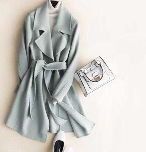 罗子君同款鹿皮绒大衣搭配：彰显干练气质（图）