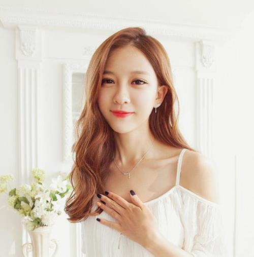 罗子君同款百搭锁骨链搭配：时尚优雅气质（图）