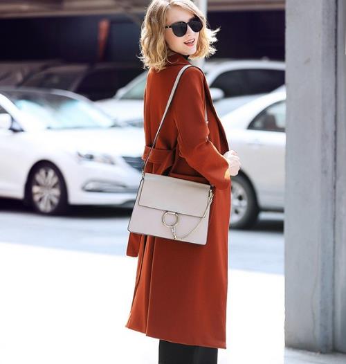 中长款开叉毛呢外套搭配半身裙：彰显知性优雅（图）