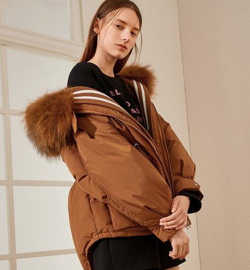 双面穿宽松羽绒服搭配：6款羽绒服演绎青春时髦范